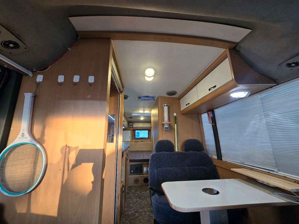 1종보통 운전가능 카운티캠핑카 이미지