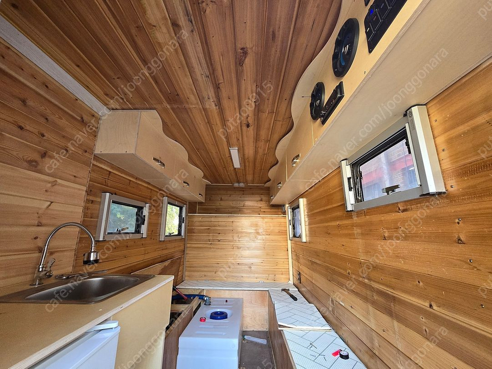 1톤트럭 캠퍼 캠핑카 이미지