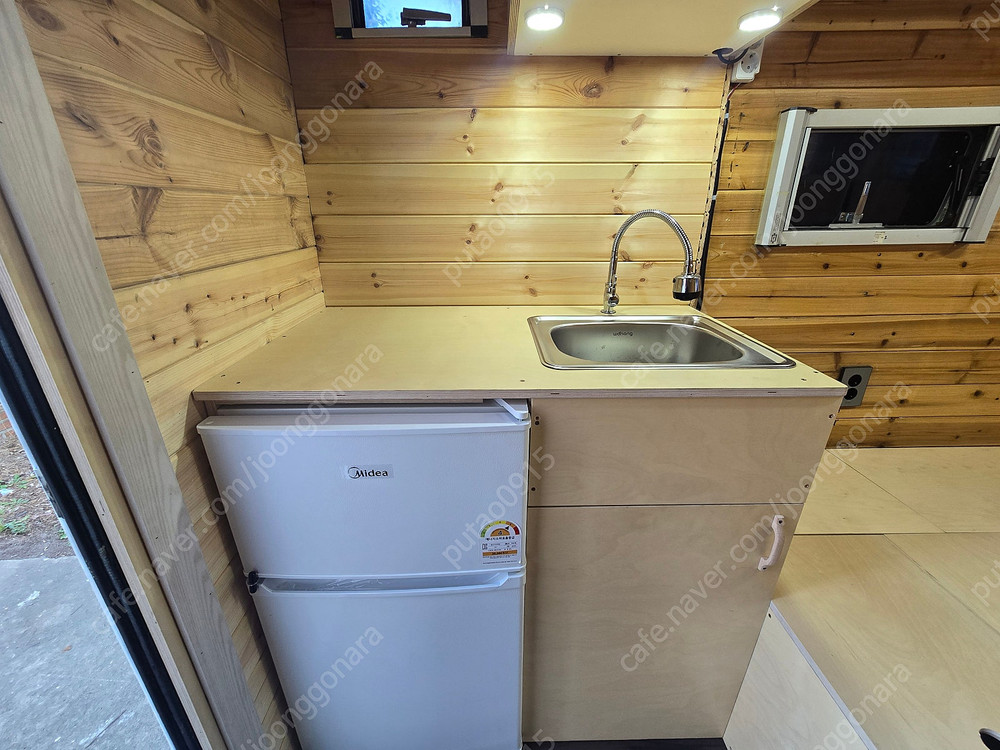 1톤트럭 캠퍼 캠핑카 이미지