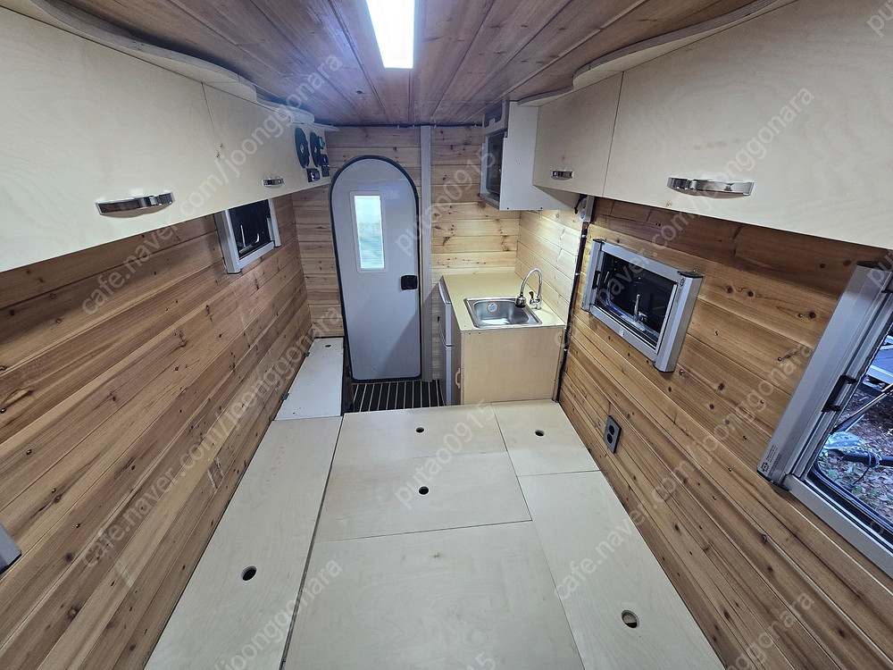 1톤트럭 캠퍼 캠핑카 이미지