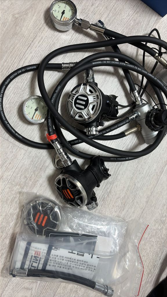 텍라인 사이드마운트 스쿠버다이빙 호흡기 세트 이미지