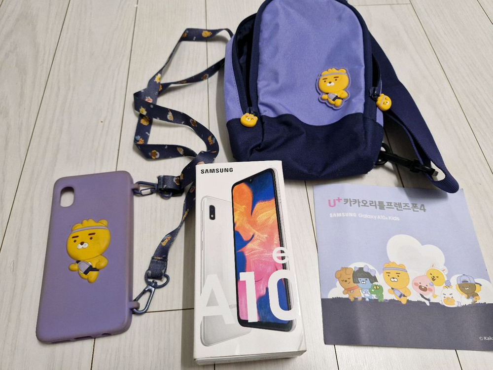 갤럭시 a10e 카카오리틀프렌즈폰4 세트 팝니다. 이미지