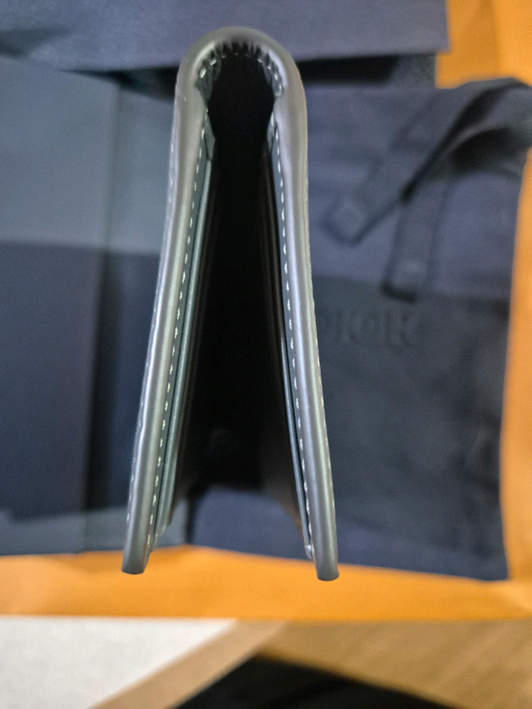 디올 아이콘 버티컬 카드 지갑 이미지