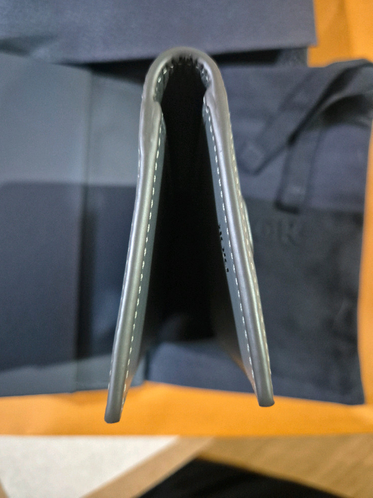 디올 아이콘 버티컬 카드 지갑 이미지