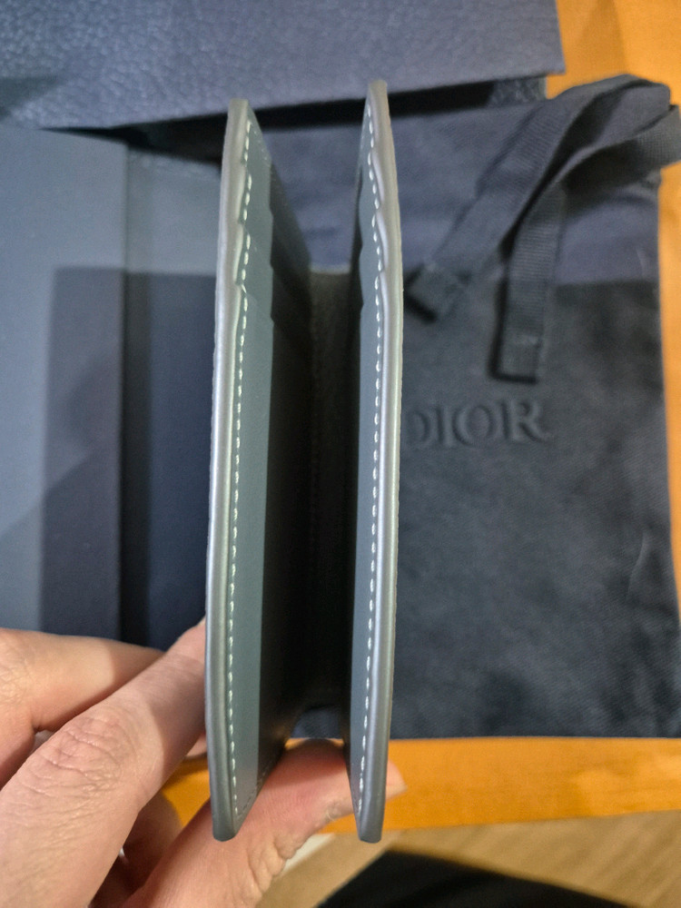 디올 아이콘 버티컬 카드 지갑 이미지