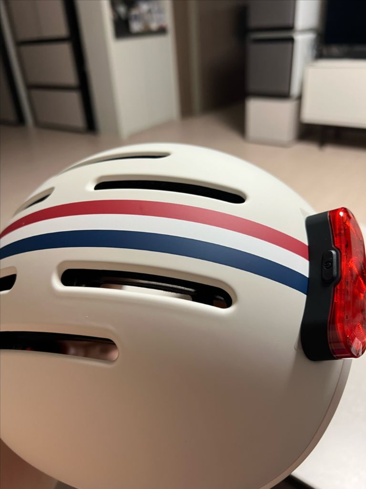 따우전드 스피드웨이 크림 M 사이즈 헬멧 팝니다 이미지