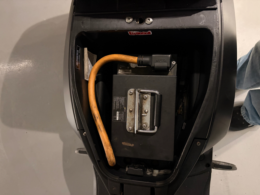 와코e6s 72v45ah 앞 서스 안눌림 하자/ 이사로 인하여 급처 합니다 이미지