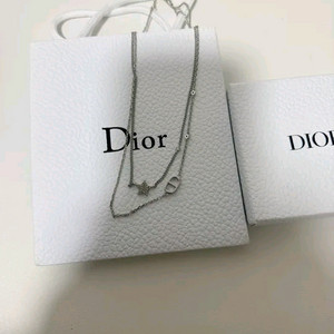 디올 오브 로고 목걸이 이미지