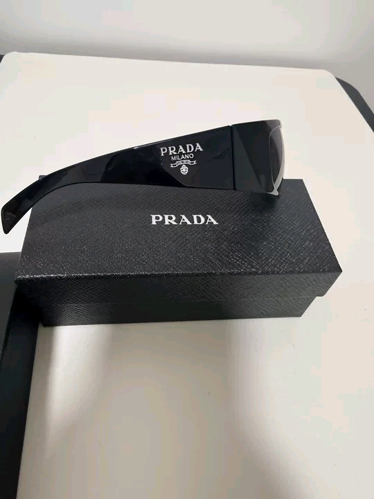 프라다 선글라스 이미지