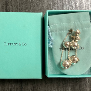 티파니앤코 실버 트리플 드롭 이어링 이미지