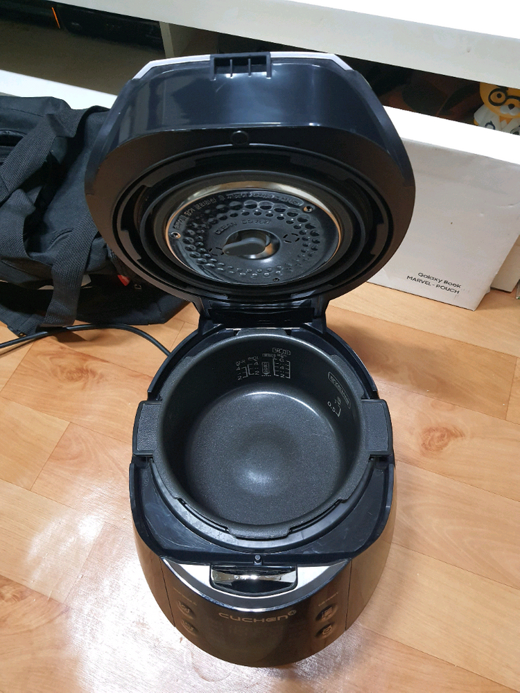 [CUCHEN] 쿠첸 전기밥솥 이미지