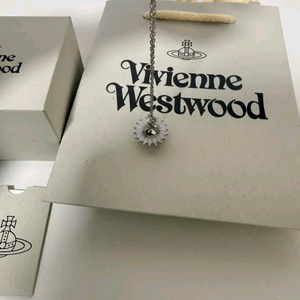 비비안 웨스트우드 홀리데이 목걸이 이미지