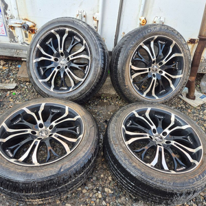 18인치 대만산 쓰나미 휠 아반떼MD 포르테 벨로스터 k3 투싼ix 스포티지R 싼타페 쏘렌토 올뉴카니발 더뉴카니발 이미지