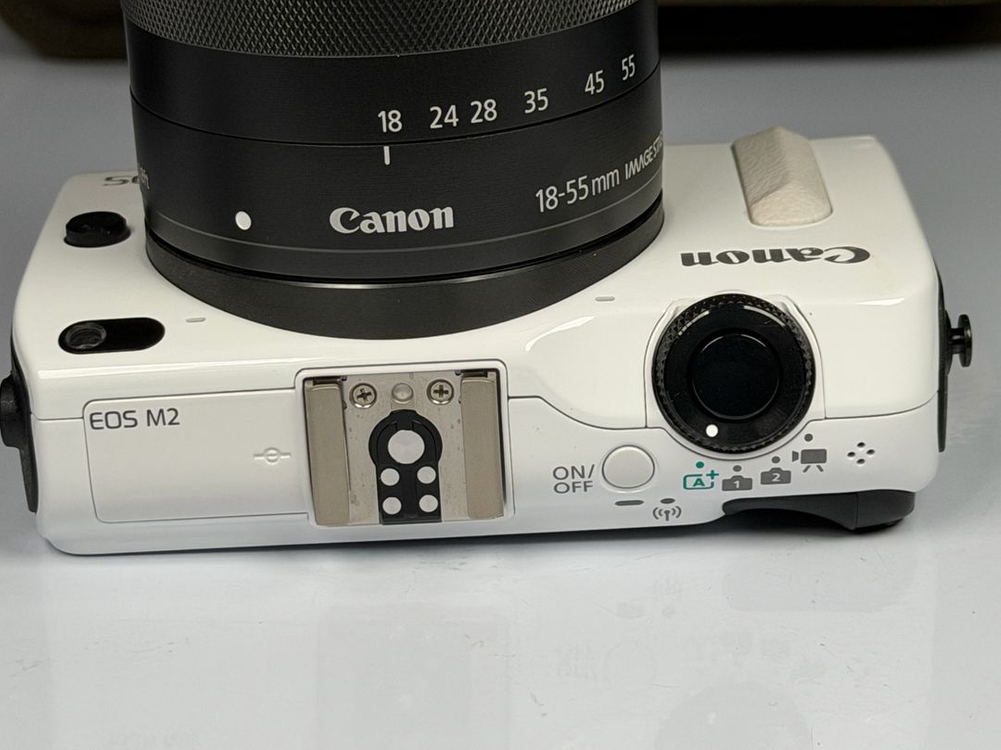 캐논 EOS M2 미러리스 카메라 이미지