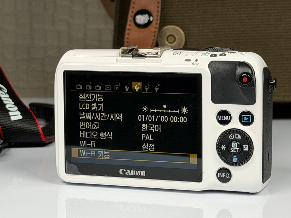 캐논 EOS M2 미러리스 카메라 이미지