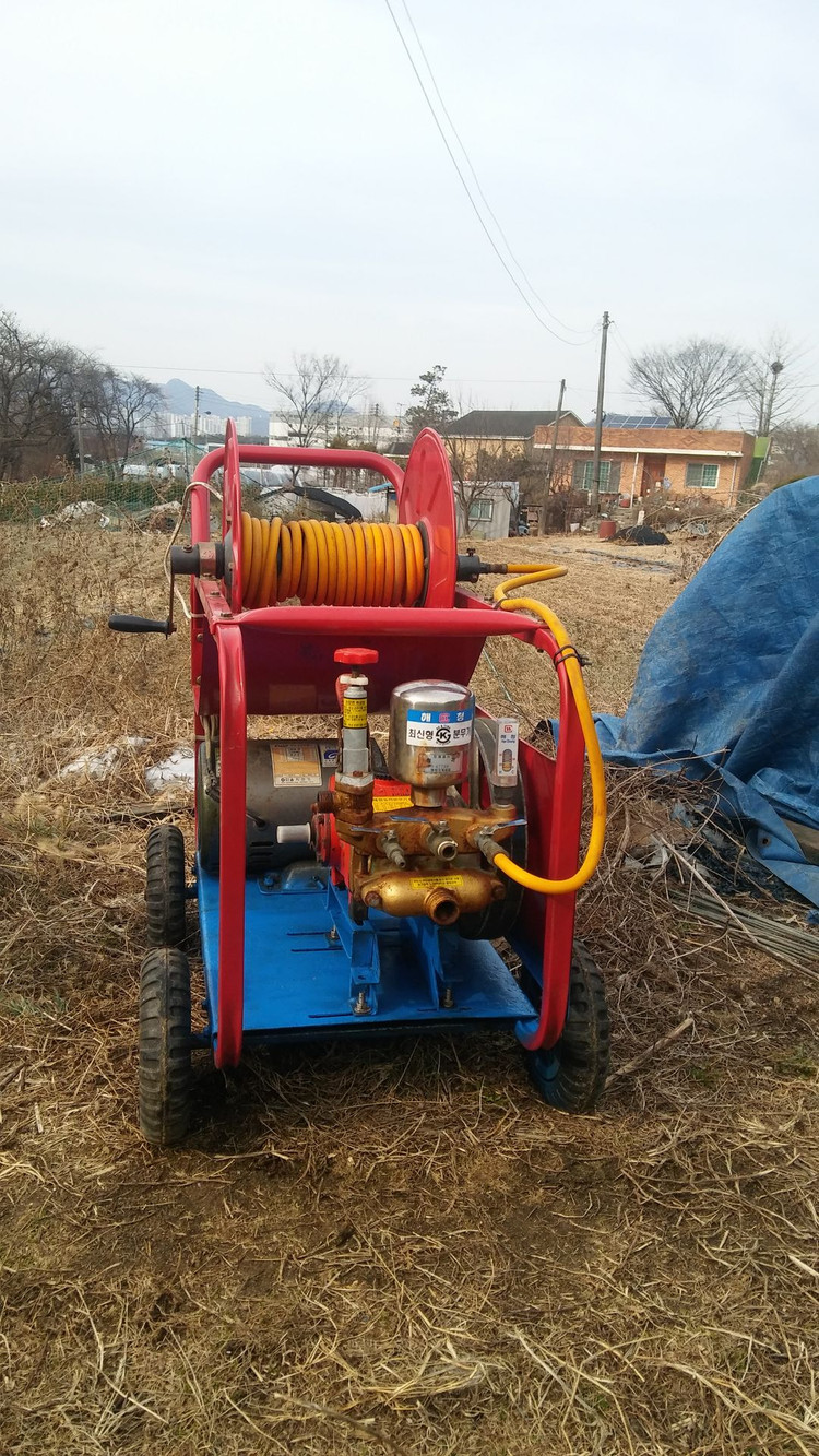 밀차식 고압분무기 2마력 50A 팝니다 이미지