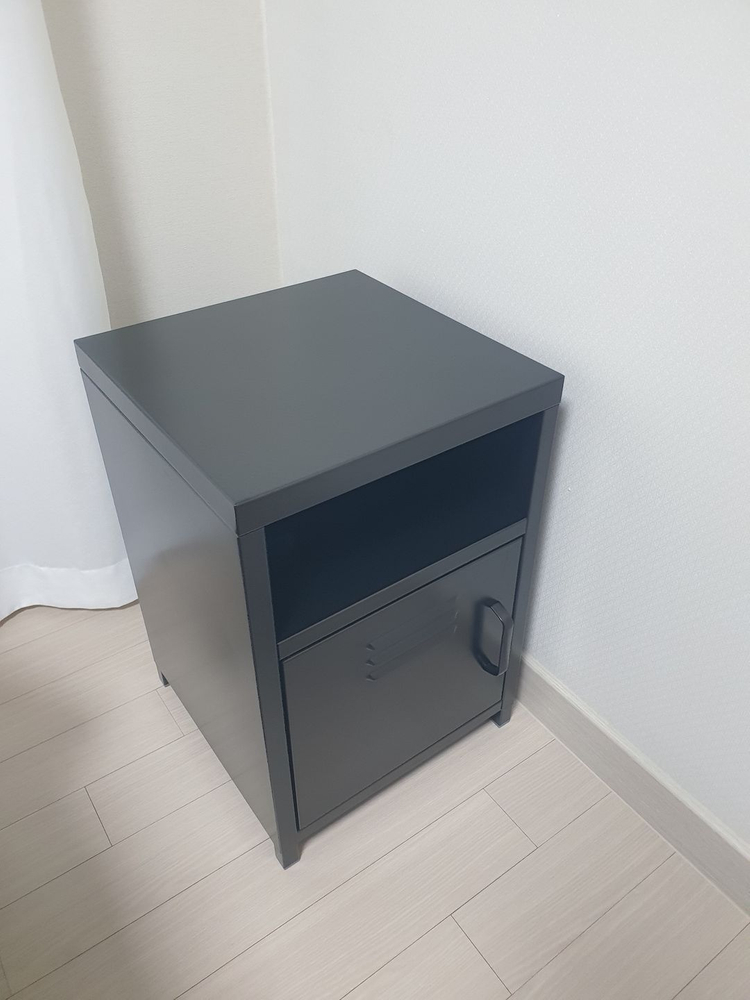 철재 캐비넷 디자인 협탁입니다. 이미지