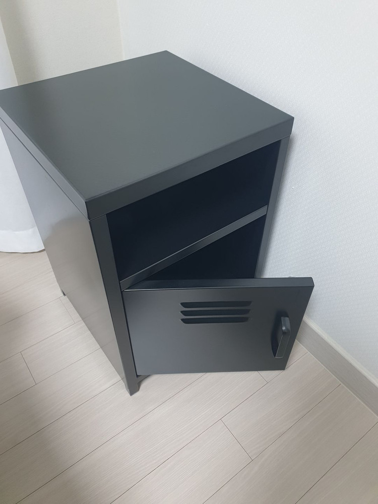 철재 캐비넷 디자인 협탁입니다. 이미지