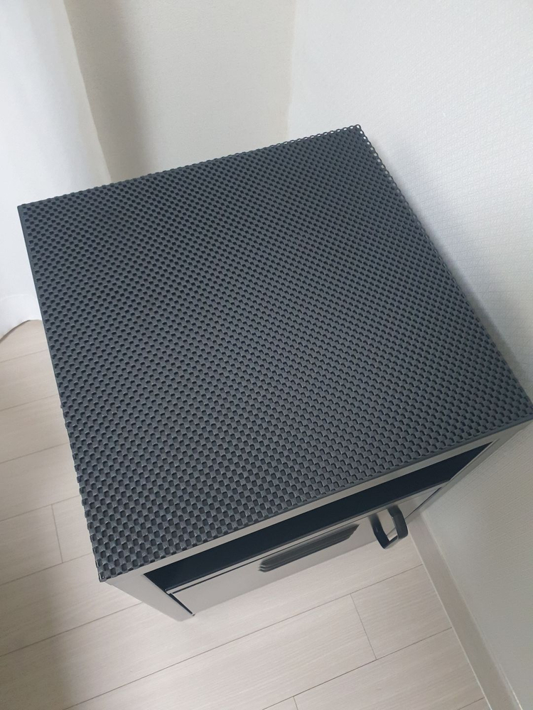 철재 캐비넷 디자인 협탁입니다. 이미지