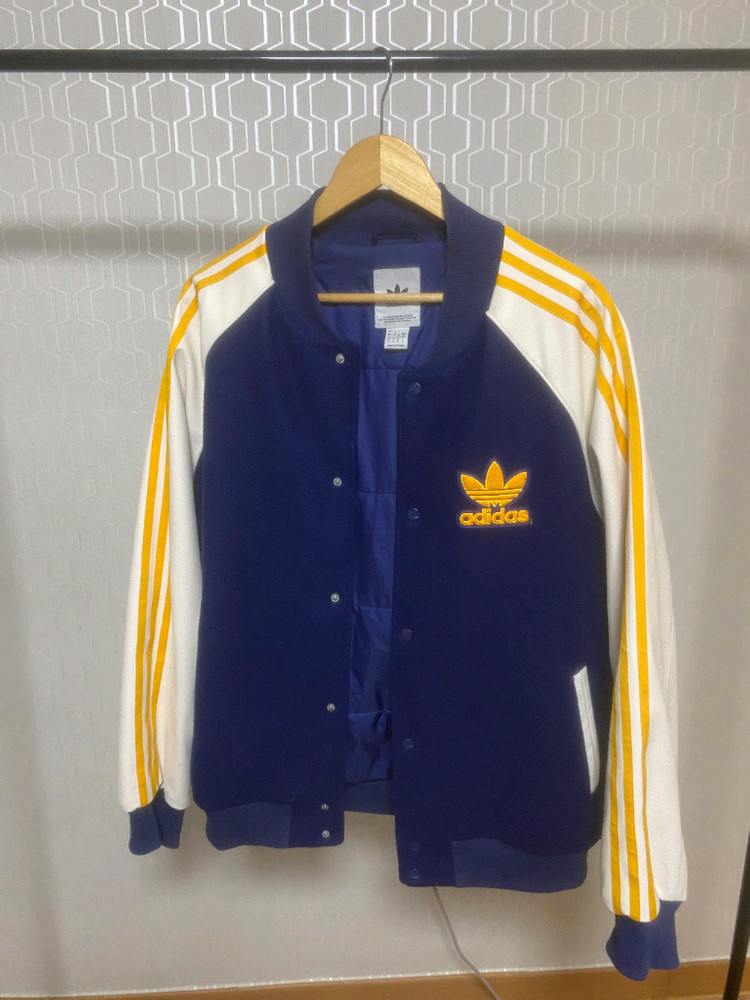 바시티 자켓 이미지