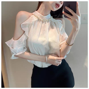진주 목걸이 오프숄더 블라우스 이미지