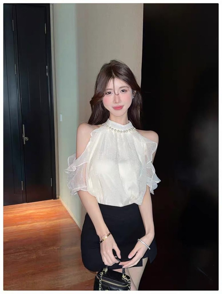 진주 목걸이 오프숄더 블라우스 이미지