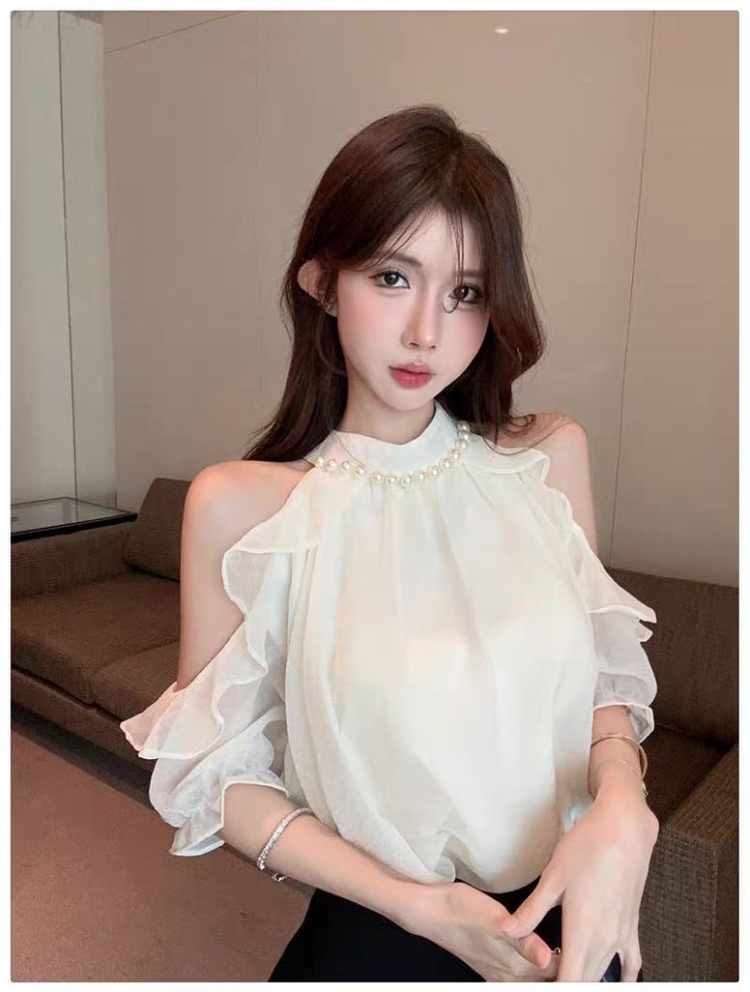 진주 목걸이 오프숄더 블라우스 이미지
