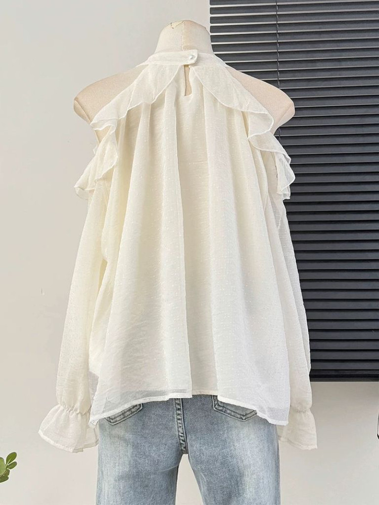 진주 목걸이 오프숄더 블라우스 이미지