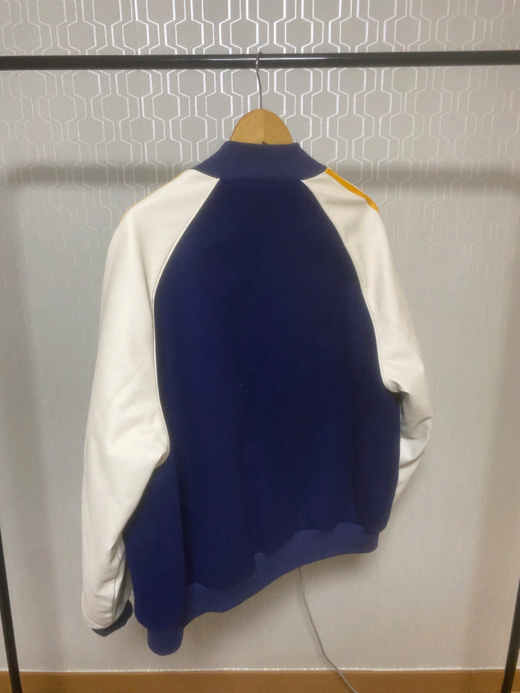 바시티 자켓 이미지