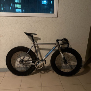 엔진11 건메탈 픽시 자전거 판매 이미지