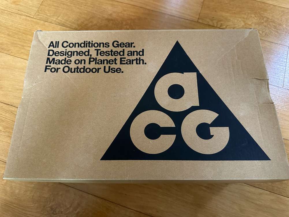 나이키 ACG 마운틴 플라이 로우 SE 화이트 앤 블랙 이미지