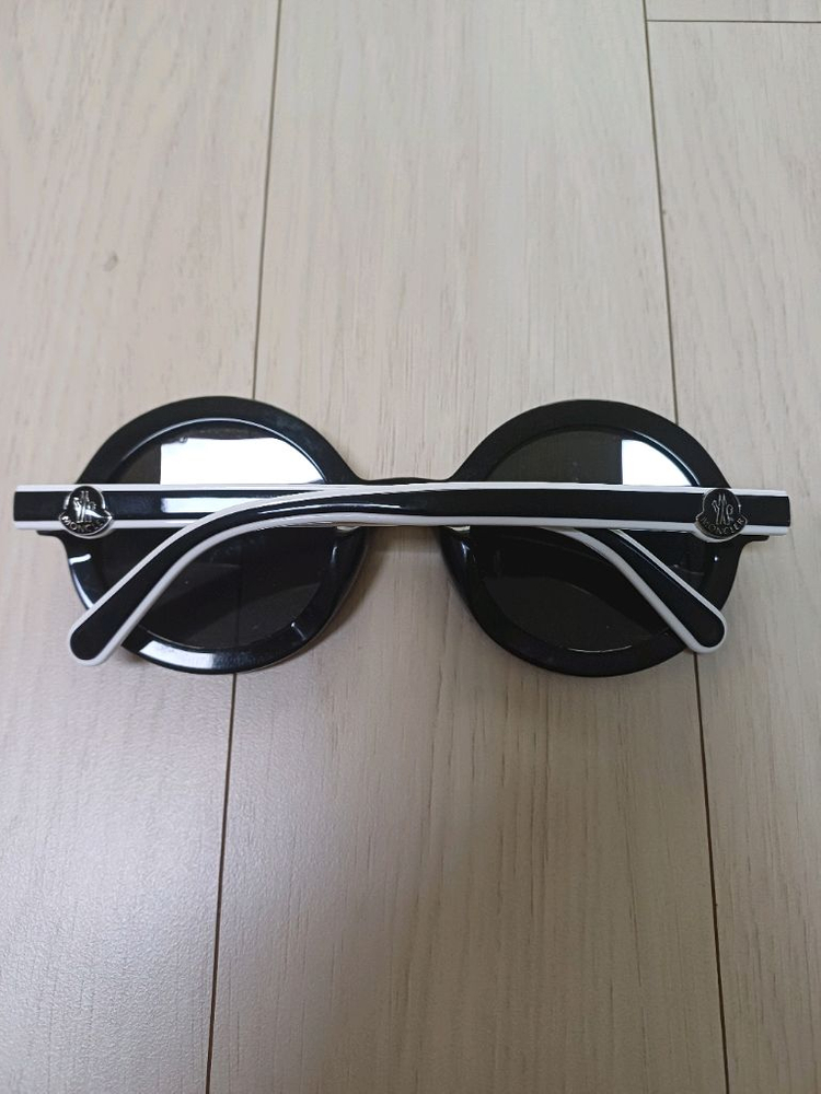 몽클레어 블랙 선글라스 이미지