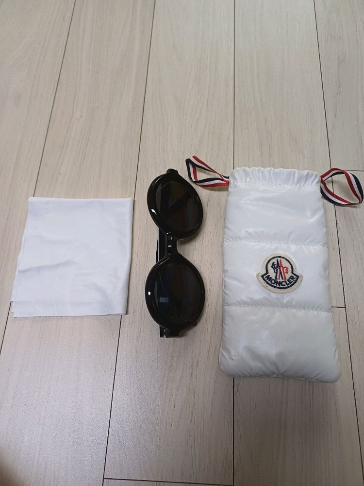 몽클레어 블랙 선글라스 이미지