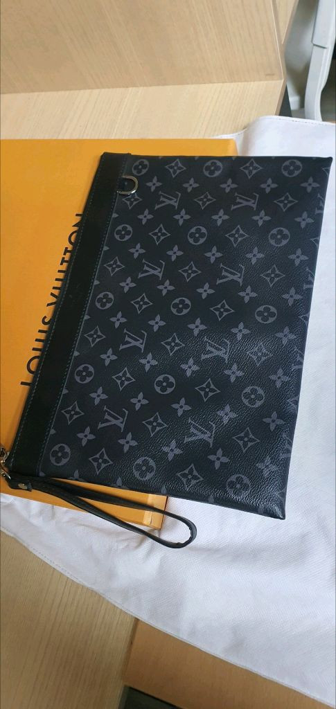 루이비통 이클립스 클러치백 정품S급(영수증O)구찌프라다루이비통디올고야드샤넬셀린느보테가생로랑발렌시아가버버리가방 이미지