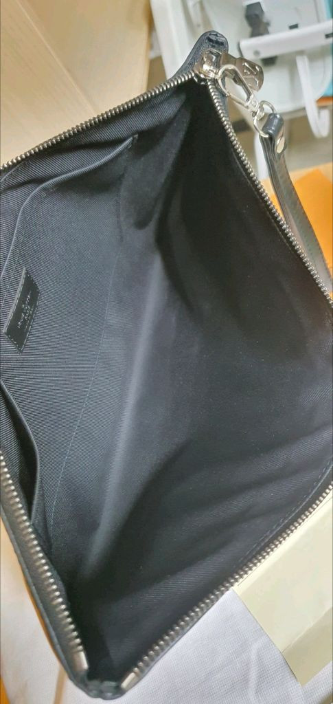 루이비통 이클립스 클러치백 정품S급(영수증O)구찌프라다루이비통디올고야드샤넬셀린느보테가생로랑발렌시아가버버리가방 이미지