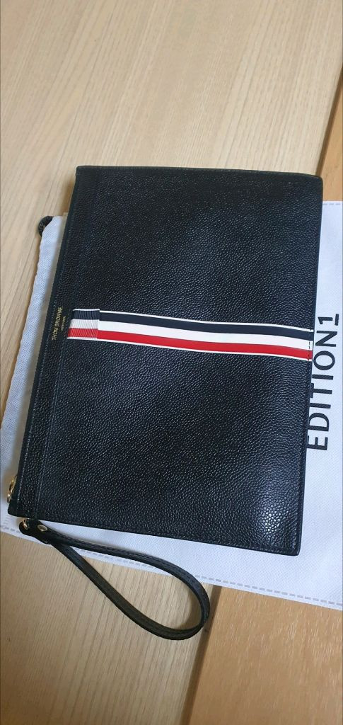 톰브라운 클러치백/파우치백 스몰 정품A급(감정O)구찌프라다루이비통디올고야드샤넬셀린느보테가생로랑발렌시아가버버리가방 이미지