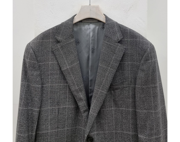 CORNELIANI 꼬르넬리아니 이미지