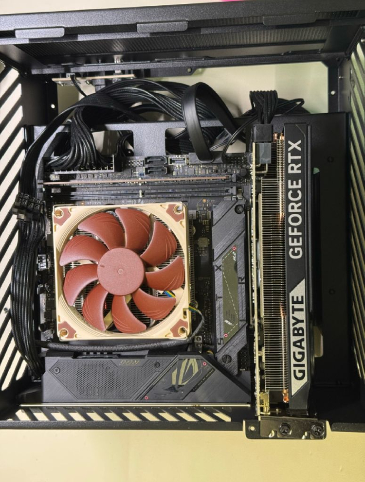 Ryzen 5 9600X SFF 데스크탑 5060 추가 가능 이미지