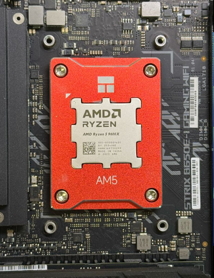 Ryzen 5 9600X SFF 데스크탑 5060 추가 가능 이미지