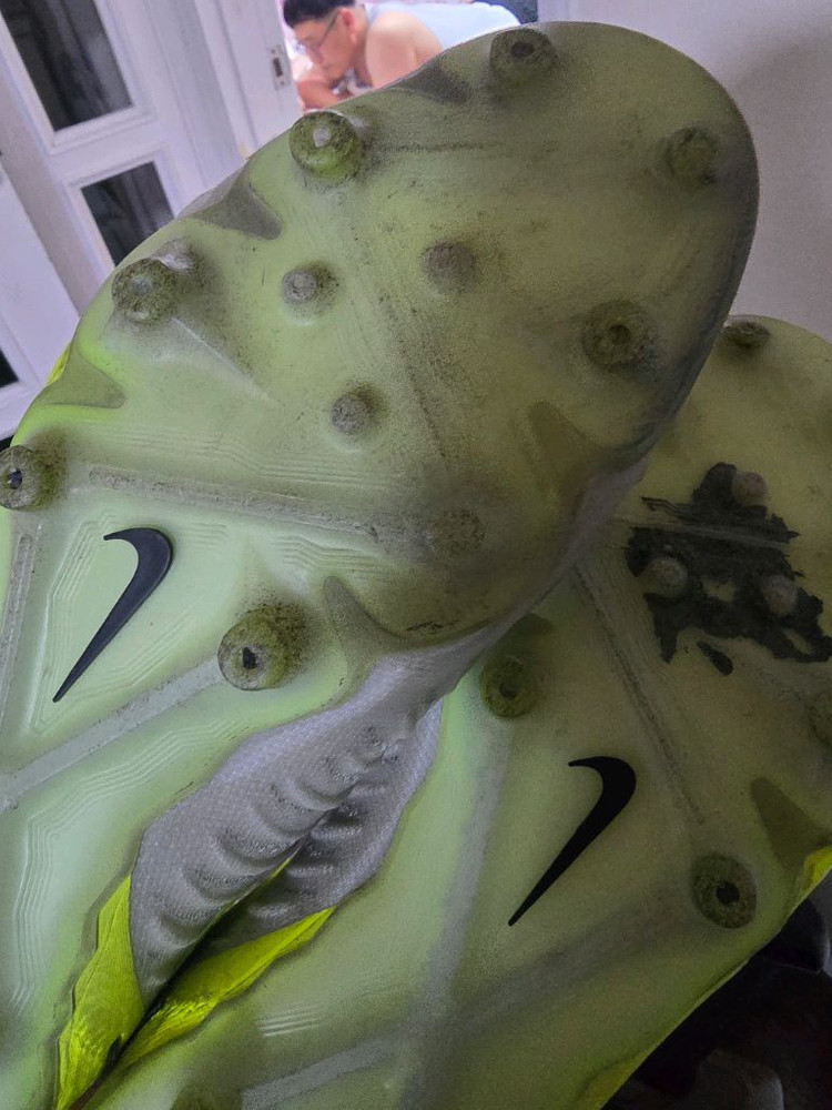 아디다스 프레데터 엘리트 AG나이키 팬텀 엘리트 AG 축구화 이미지