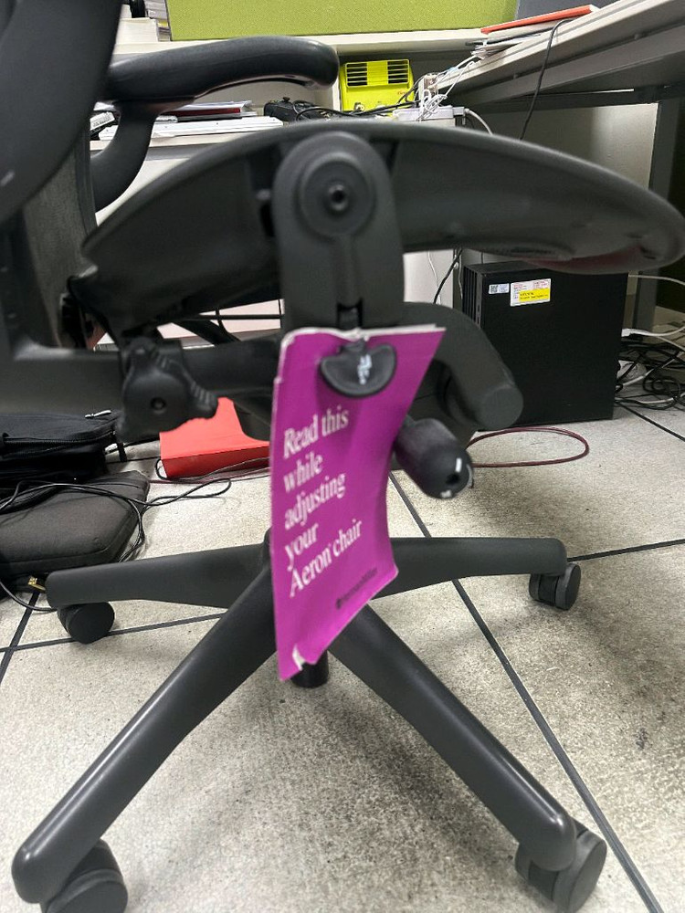 수입명품 허먼밀러 에어론 체어 이미지