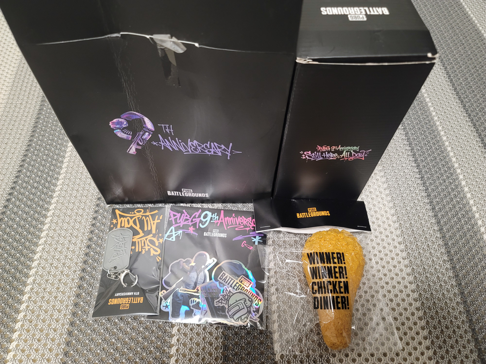 배틀그라운드 9주년 2000G코인&박스,응원봉,치킨스트레스볼,키링,스티커 이미지