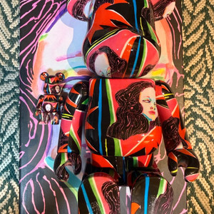 사이코 오타케400%+100%베어브릭 이미지