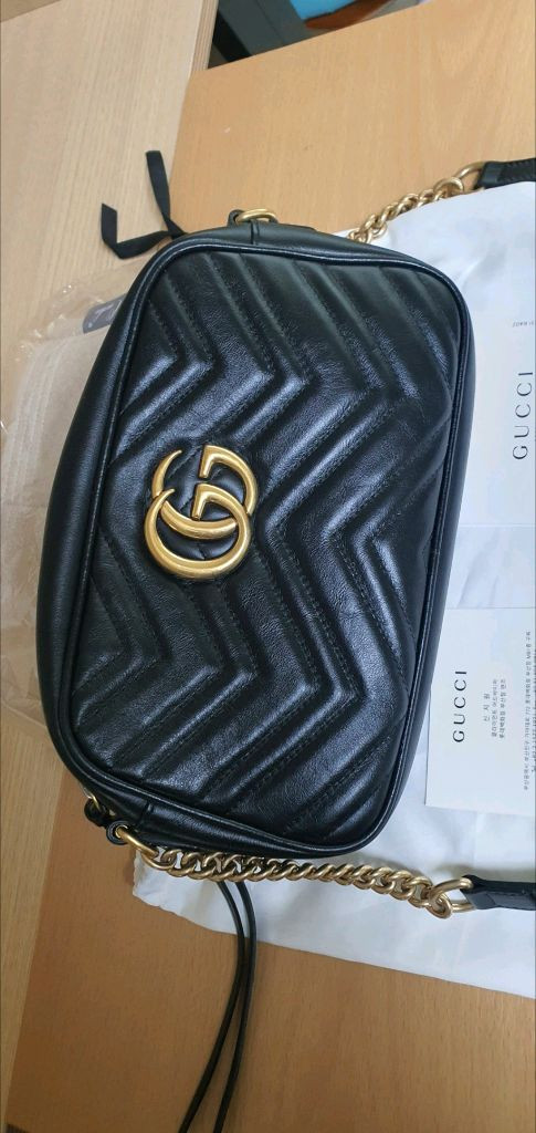 구찌 마몬트 마틀라세 스몰 크로스백 새상품급 정품(감정O)프라다루이비통디올고야드샤넬셀린느보테가생로랑발렌시아가가방 이미지