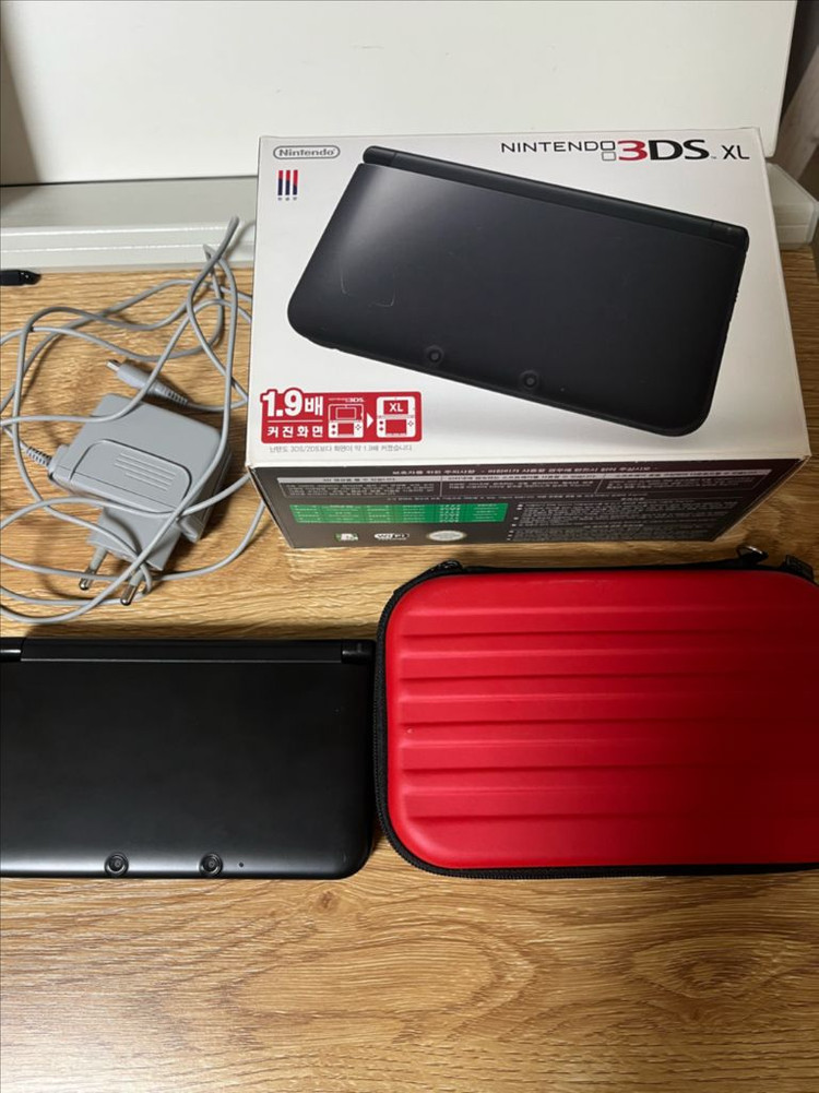 닌텐도 3DS XL + 게임 칩 5개 이미지