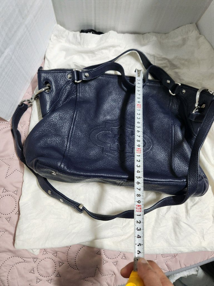 가죽 숄더백 오야니 이미지