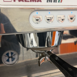 카페정리로 커피머신 제빙기 안핌그라인더 등등 판매합니다. 이미지