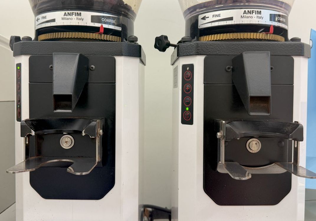 카페정리로 커피머신 제빙기 안핌그라인더 등등 판매합니다. 이미지