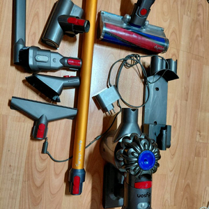 다이슨 V8 무선청소기 / 보쉬 / 디월트 이미지