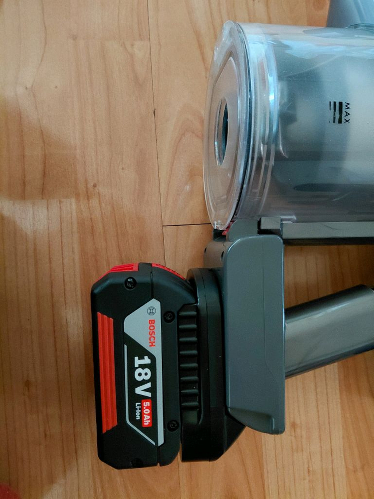 다이슨 V8 무선청소기 / 보쉬 / 디월트 이미지